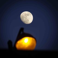 ROUDIER Jim | La lune et le réverbère